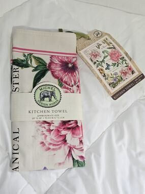 Michel Design Works Floral Garden Kitchen Towel NWT Tea Towel Cottage core